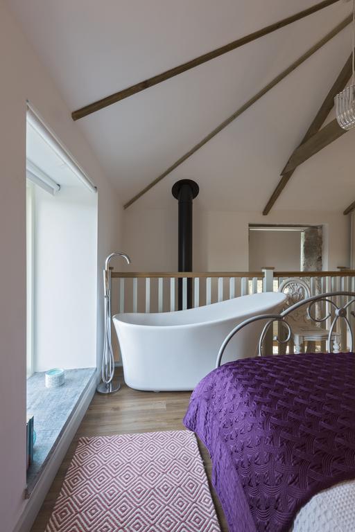 Red River Stables - Peaceful, Beautiful Grounds, Swimming Pool, Central Location For West Cornwall Camborne Bagian luar foto